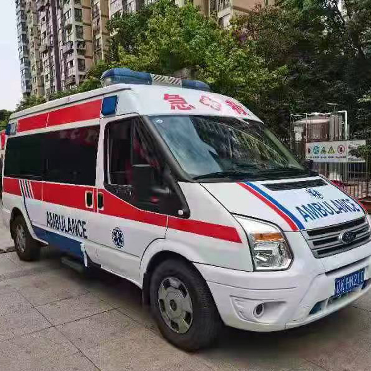 城口长途救护车护送病人返乡